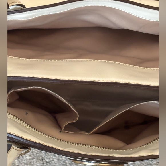 Elegant Cream Vintage Coach Shoulder Bag - Picture 7 of 12